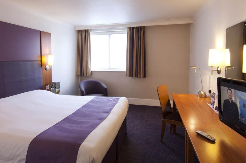 Premier Inn Frome Buitenkant foto